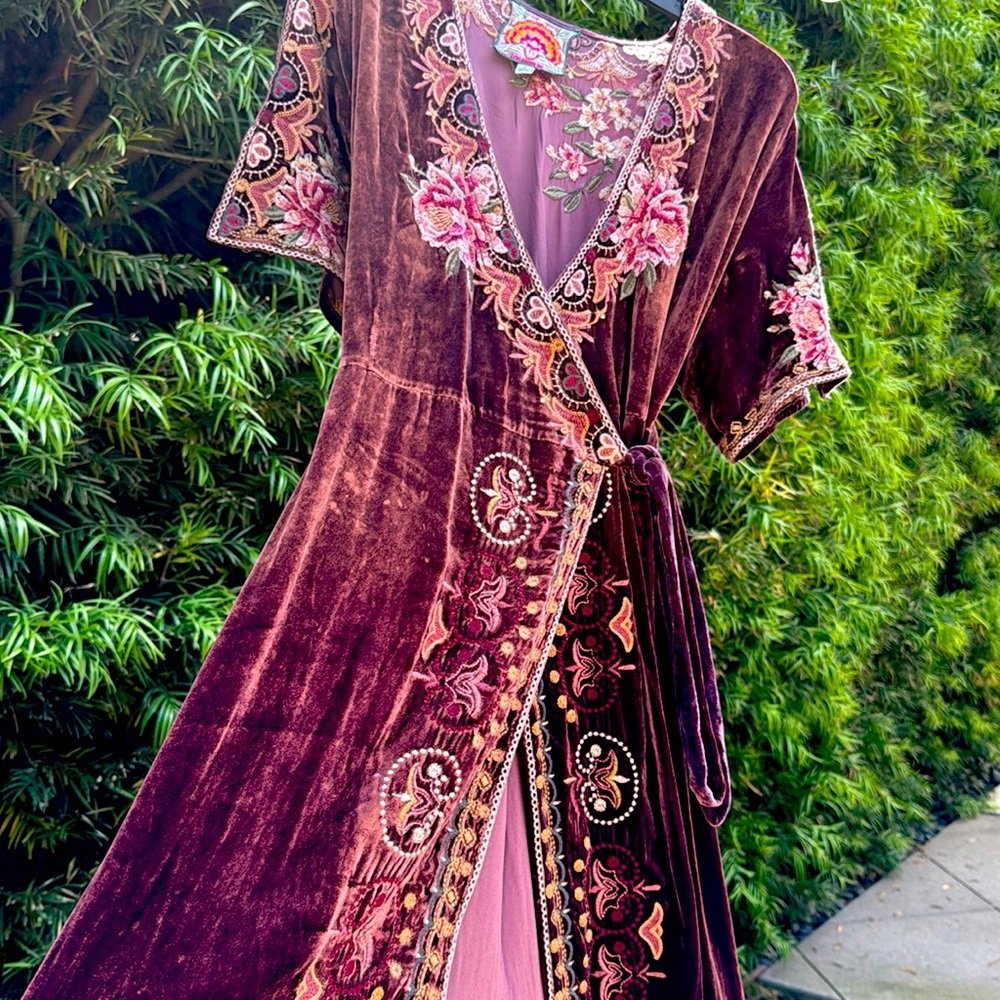 Johny was Floral Velvet Wrap Dress